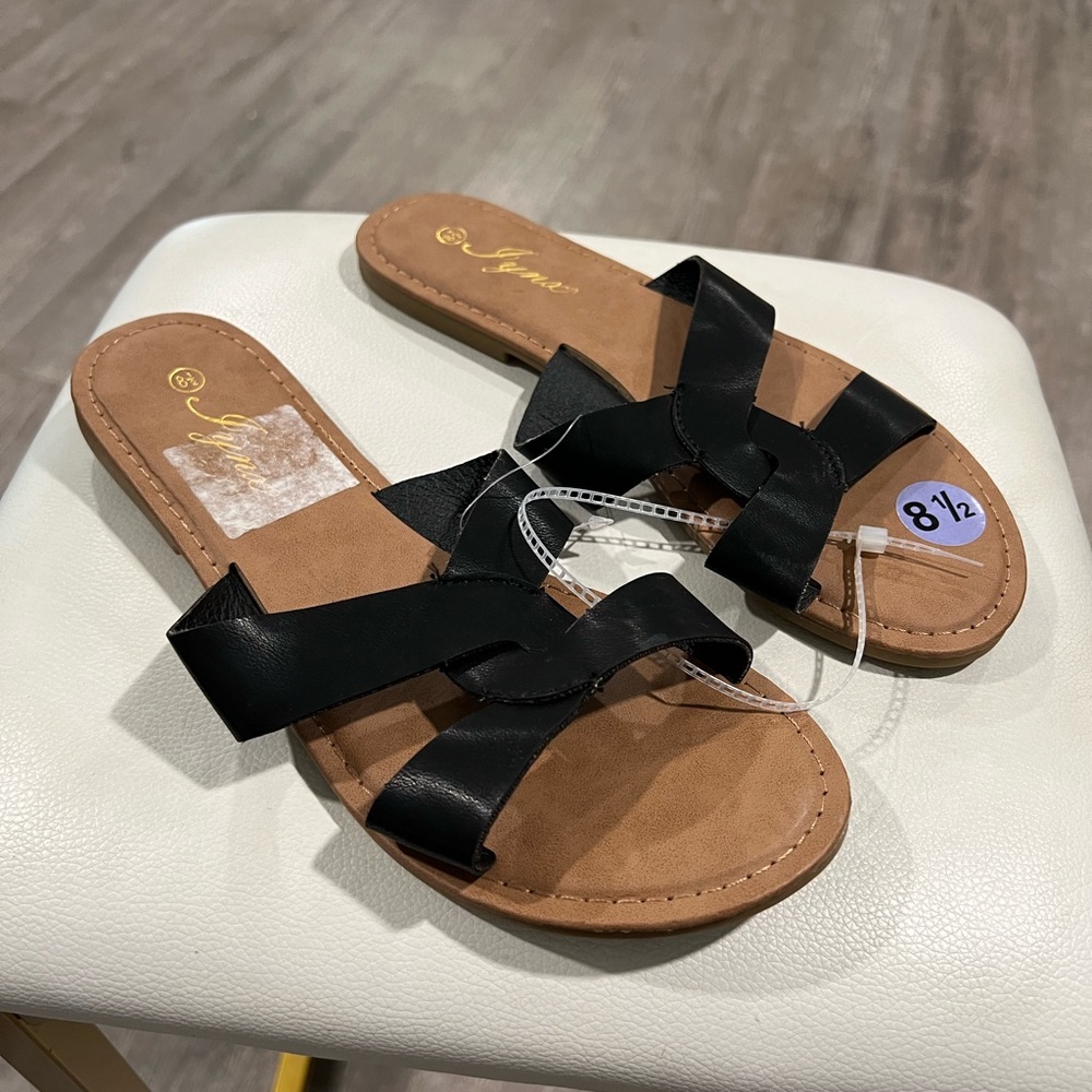 SOLD💫LAST PRICE🍒🤍 Flat sandals ✨ - Picture 2 of 5